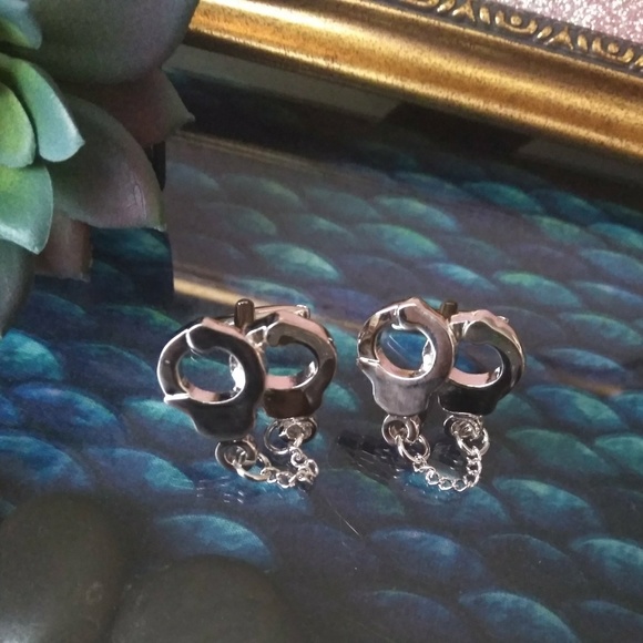 Sale💕Handcuff cufflinks - Picture 5 of 5